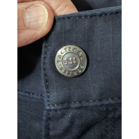 5.11 Tactical Pants Men’s Size 40x31 Cargo Navy Blue Polyester Cotton Blend - Picture 5 of 16